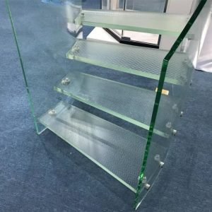Anti slip glass