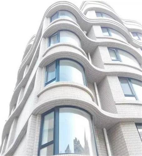 Curved glass windows