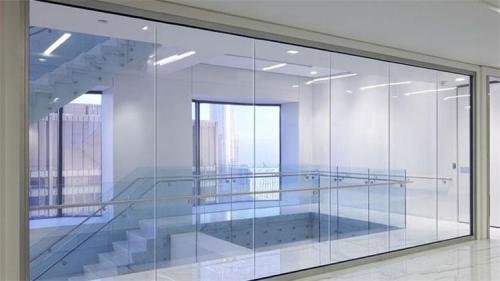 heat soaked glass-partition